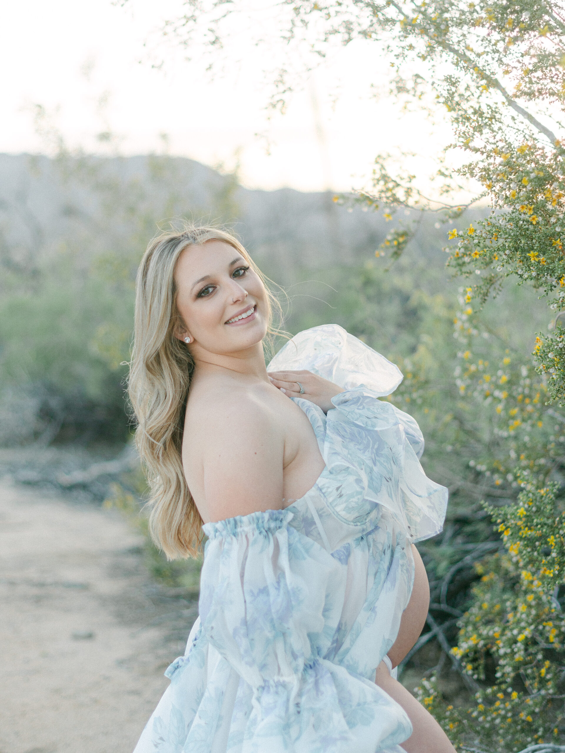 MATERNITY SESSION AT OASIS OF MARA IN TWENTYNINE PALMS, CALIFORNIA BY ELIZABETH KANE PHOTOGRAPHY