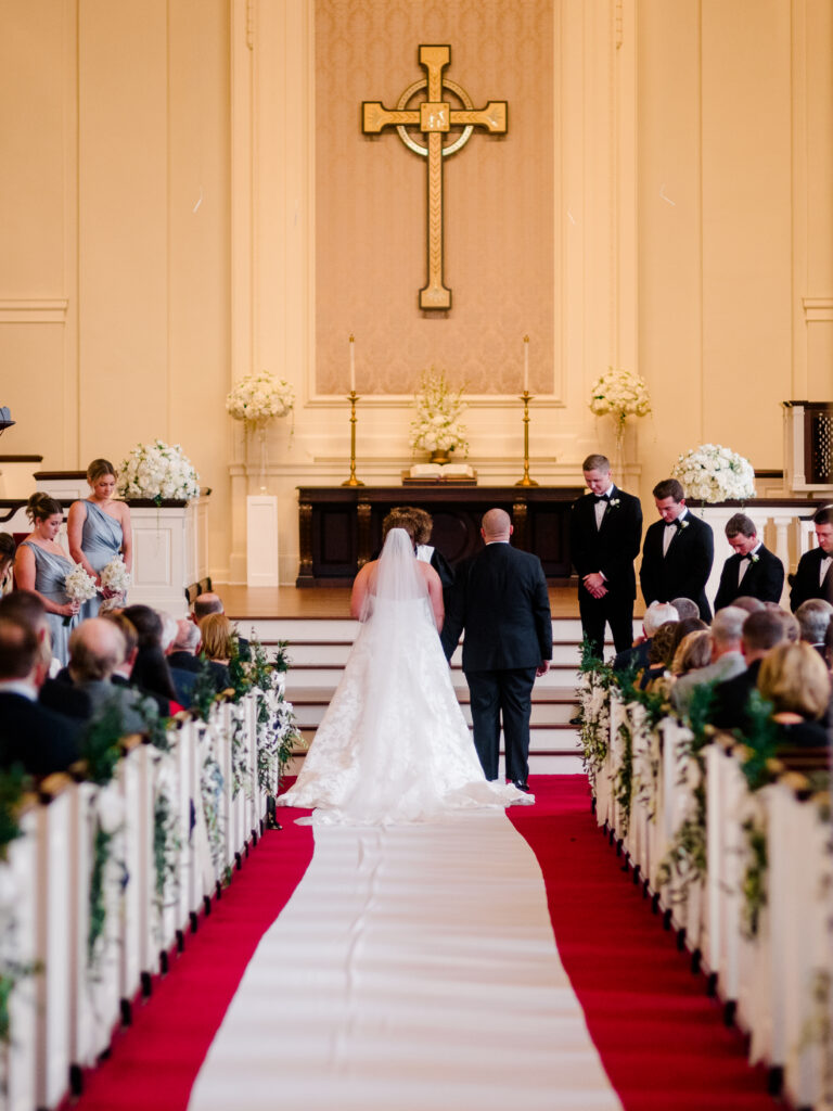 A Philadelphia wedding day timeline with tips for beautiful, stress-free photos, including buffer time throughout the day.